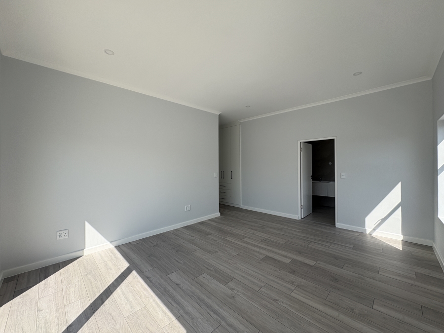 5 Bedroom Property for Sale in Sandown Western Cape